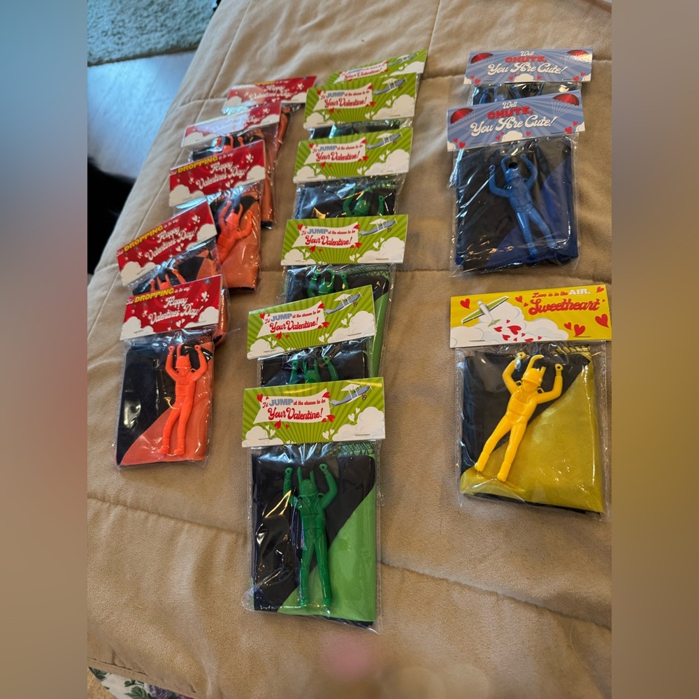 Colorful Climbing Figures Party Favors 14 in all parachute 🪂 men! Nwt